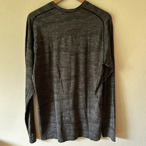 Lululemon sz XL Metal Vent Tech Long Sleeve Black / Anchor great pre owned cond - Picture 6 of 10